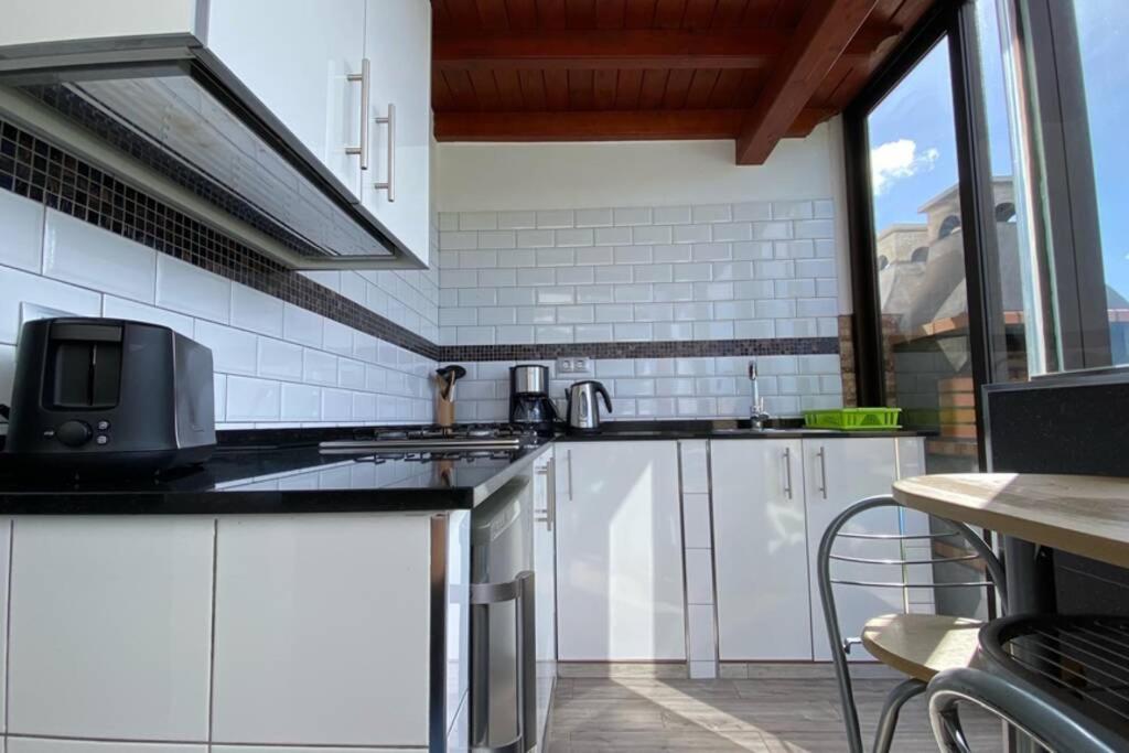 Estudio Agradable, Con Jacuzzi, Terraza Y Barbacoa, Totalmente Independiente Apartment คอร์ราเลโฮ ภายนอก รูปภาพ
