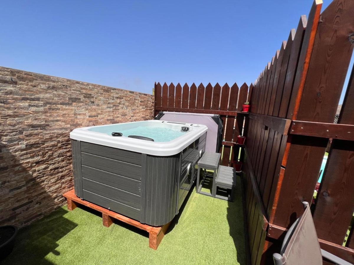 Estudio Agradable, Con Jacuzzi, Terraza Y Barbacoa, Totalmente Independiente Apartment คอร์ราเลโฮ ภายนอก รูปภาพ